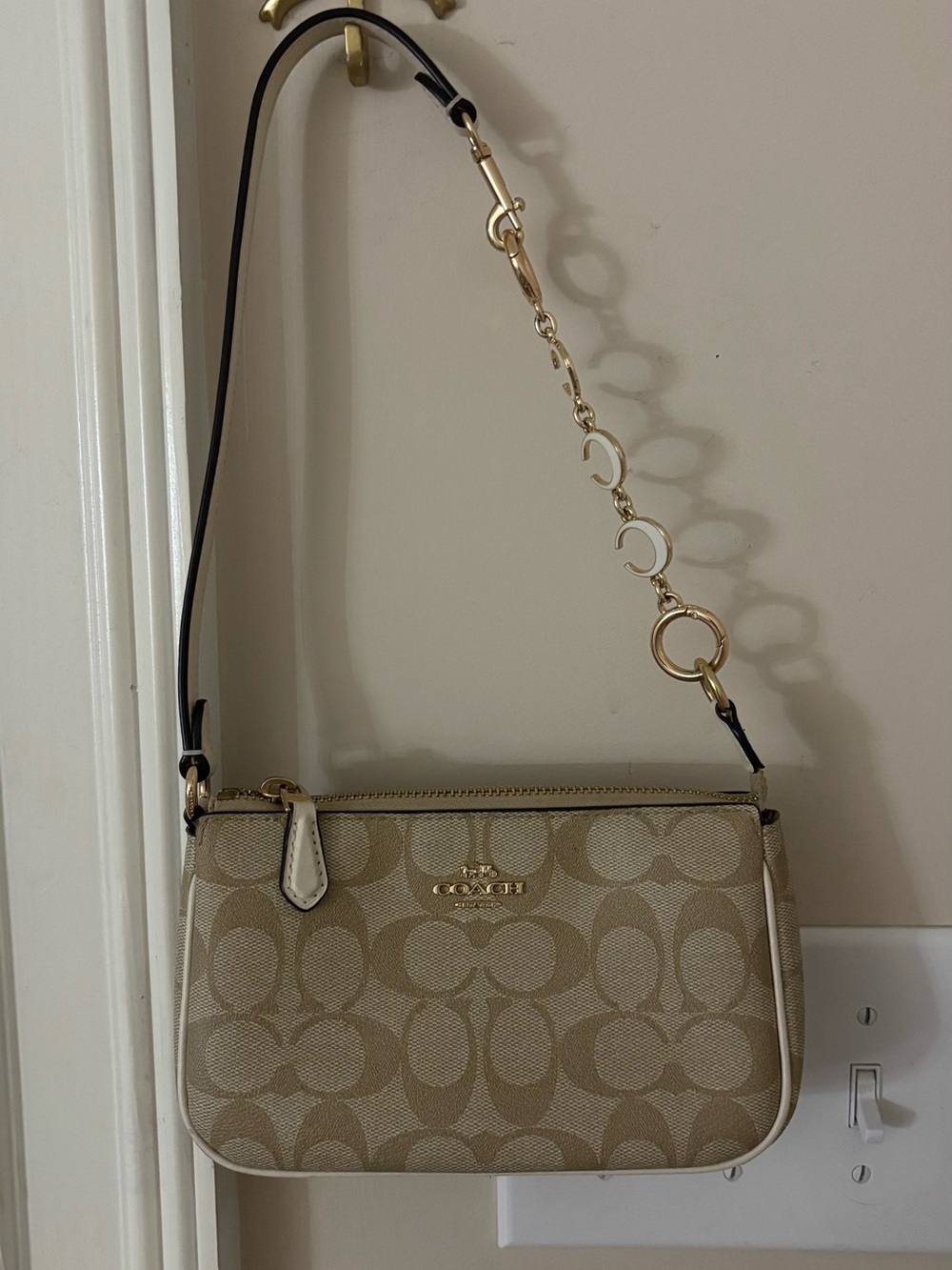 Coach Nolita 19